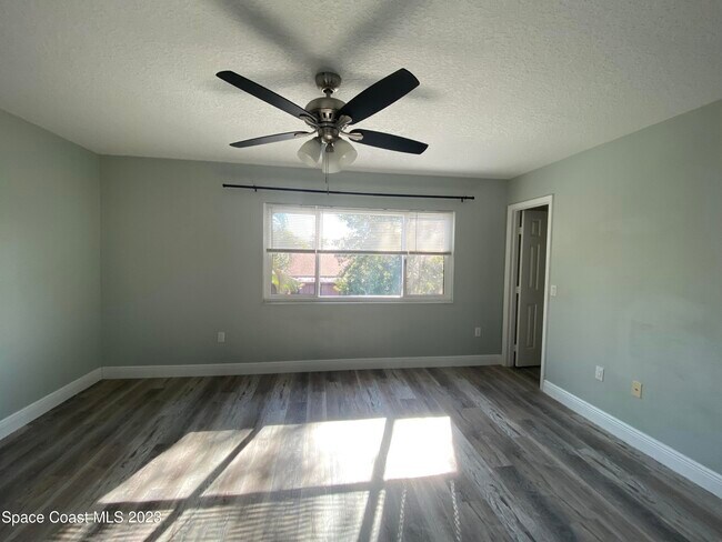 Building Photo - 43 Bogart Pl