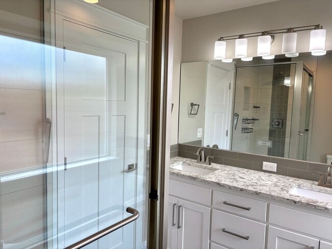 Building Photo - St. Johns Modern Build with Fenced Backyar...