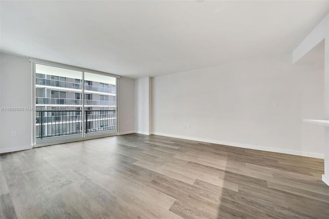 Building Photo - 1756 N Bayshore Dr