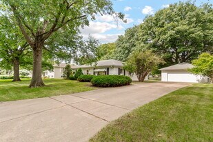 Building Photo - 1238 S Hill Dr