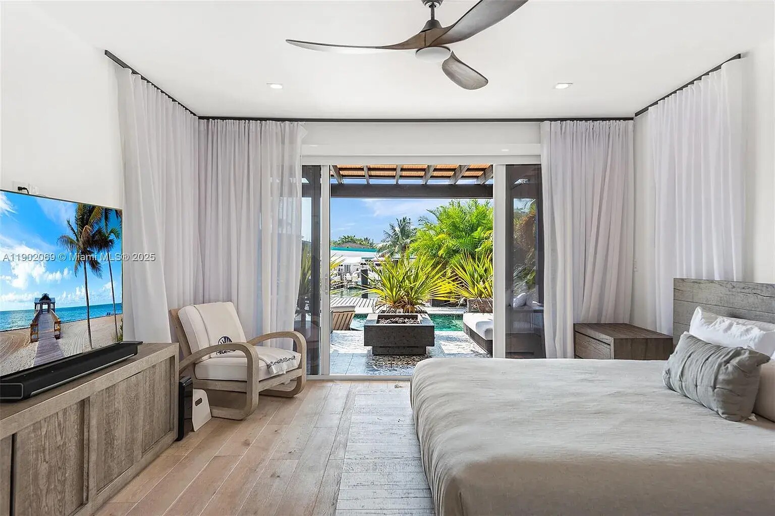 Building Photo - 970 S Shore Dr