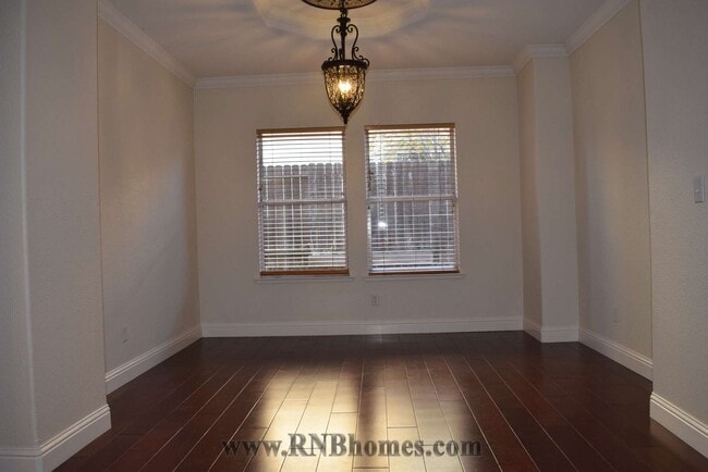 Building Photo - 303 Ironwood Cir