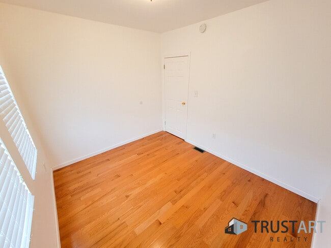 Building Photo - 3 bedroom house in Tacony