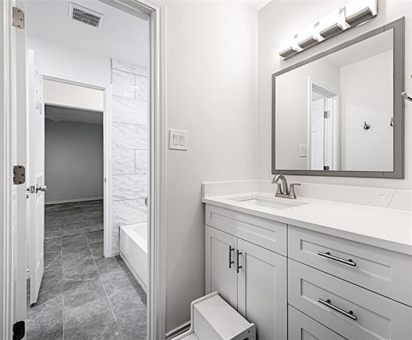 Building Photo - 7119 Debbe Dr