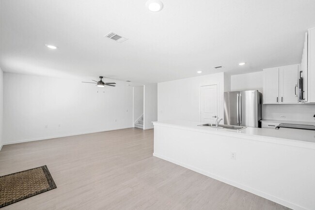 Building Photo - **Experience Modern Living in Valle Sol  T...