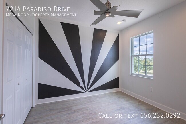 Building Photo - 7214 Paradiso Dr