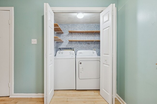 Building Photo - Norfolk condo across from Chesapeake Bay