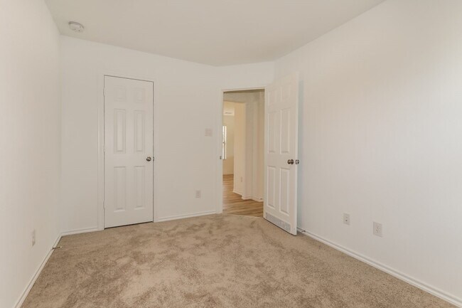 Building Photo - 11139 N Lake Mist Ln