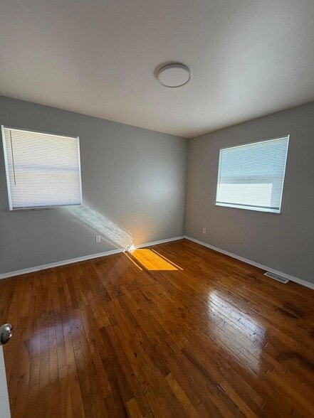 Building Photo - 1975 Dunbar Dr