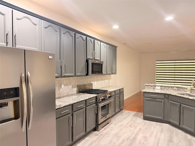 Building Photo - 10245 Devonshire Lake Dr
