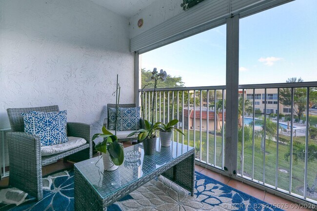 Building Photo - 6850 Royal Palm Blvd