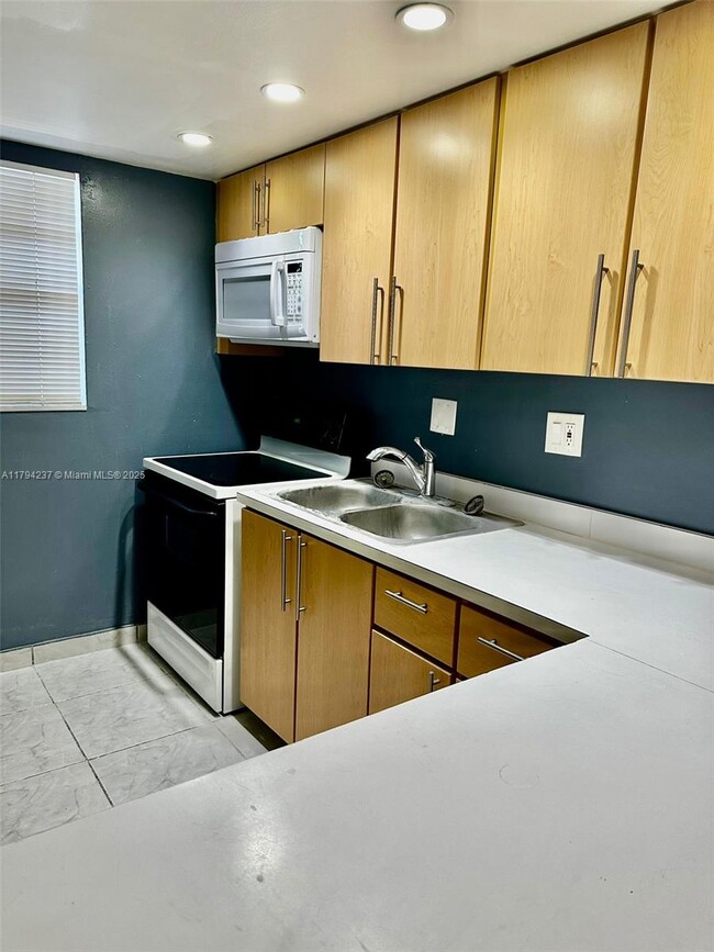 Primary Photo - 8101 SW 73rd Ave