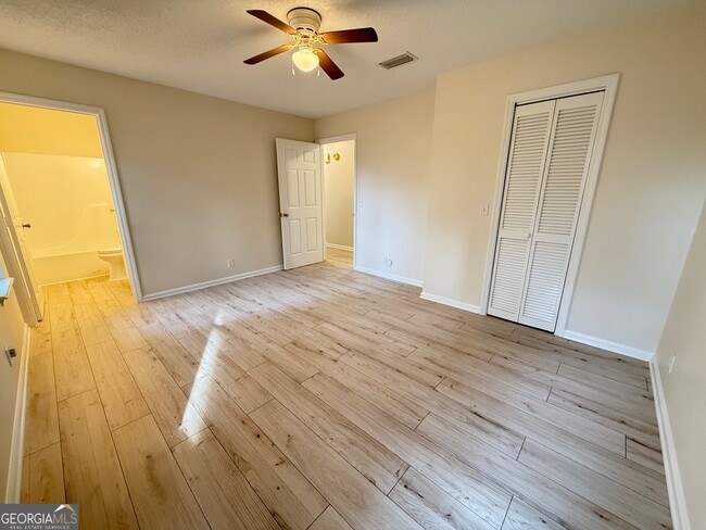 Building Photo - 204 Westgate Cir