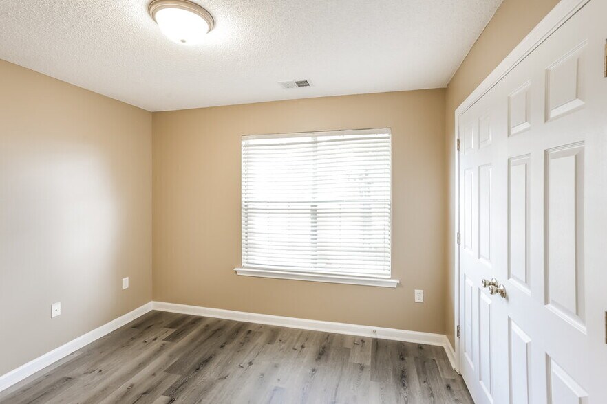 Building Photo - 4941 Wemberley Dr