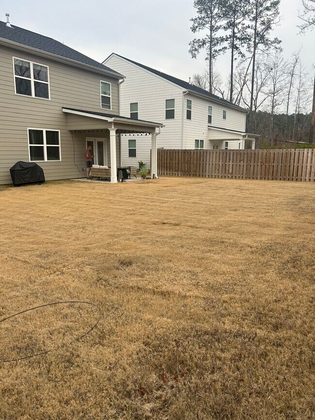 Building Photo - Beautiful 5 bedroom 2.5 bathroom new construction home