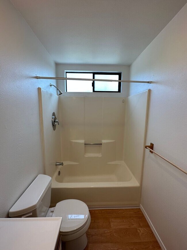 Building Photo - Upstairs 2 bed/1bath Apartment in Pacific Beach