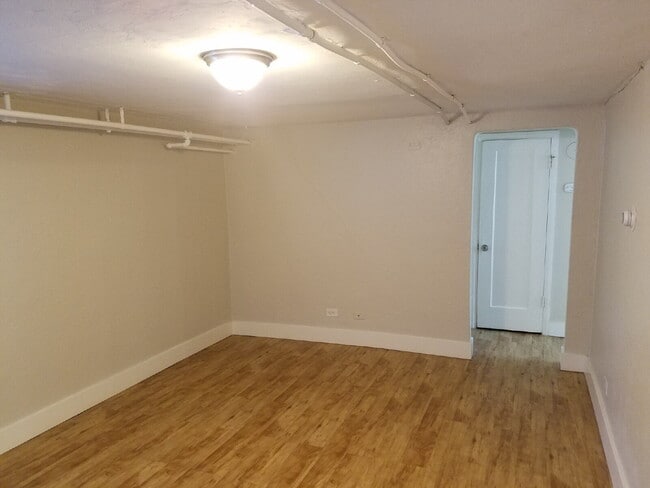 Building Photo - 1 Bed 1 Bath Mayfair Apartment With Garage in Denver! Available Now!