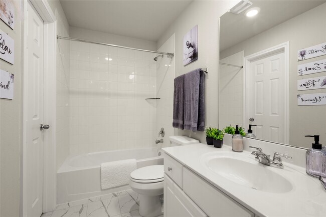 Building Photo - 17010 Bainham Forest Trl