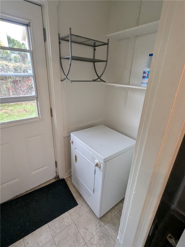 Building Photo - 233 Flower St