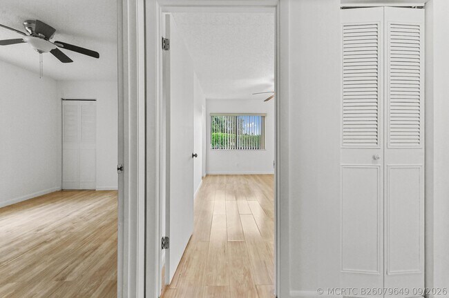 Building Photo - 319 Knotty Pine Cir
