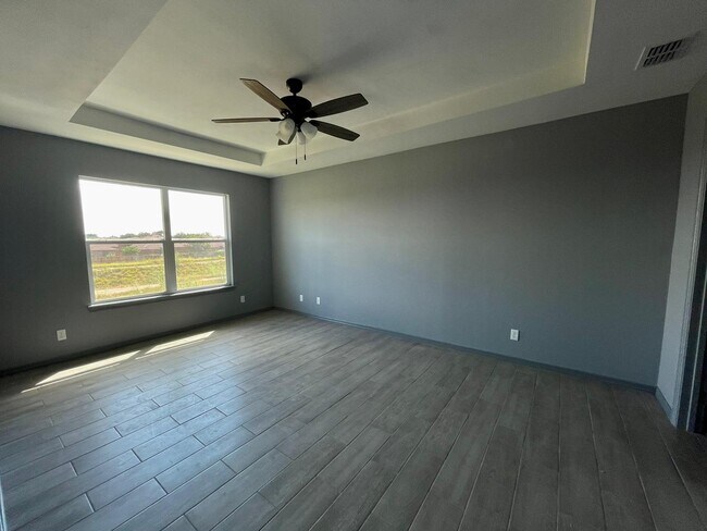 Building Photo - 1704 Nassau St