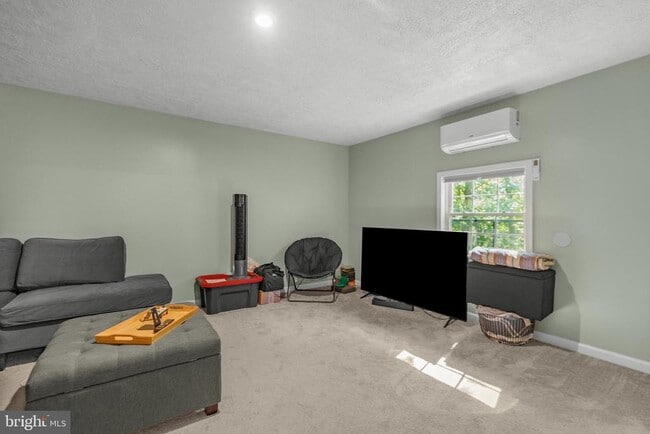Building Photo - 38426 Laurel Ridge Ct