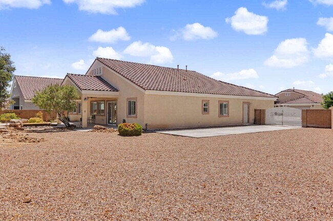 Building Photo - Immaculate 5-Bed, 3-Bath Entertainer’s Home on Over a Quarter Acre in Gated Riverwalk Ranch Manor...
