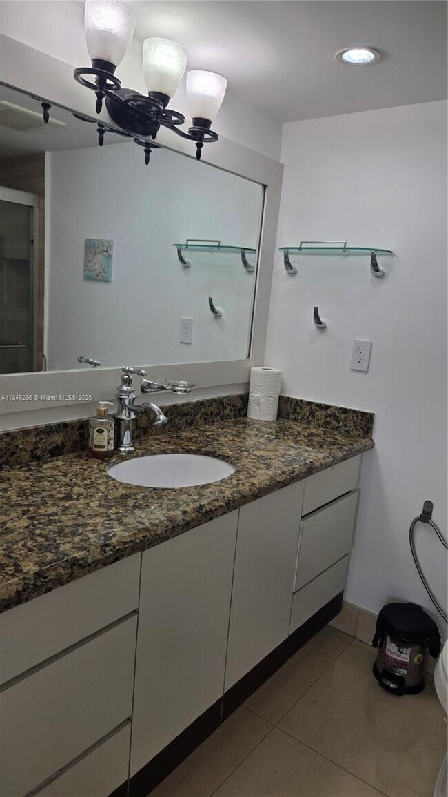 Building Photo - 18051 Biscayne Blvd