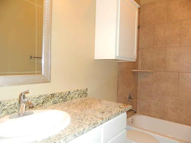 Building Photo - 1025 Creek Side Dr