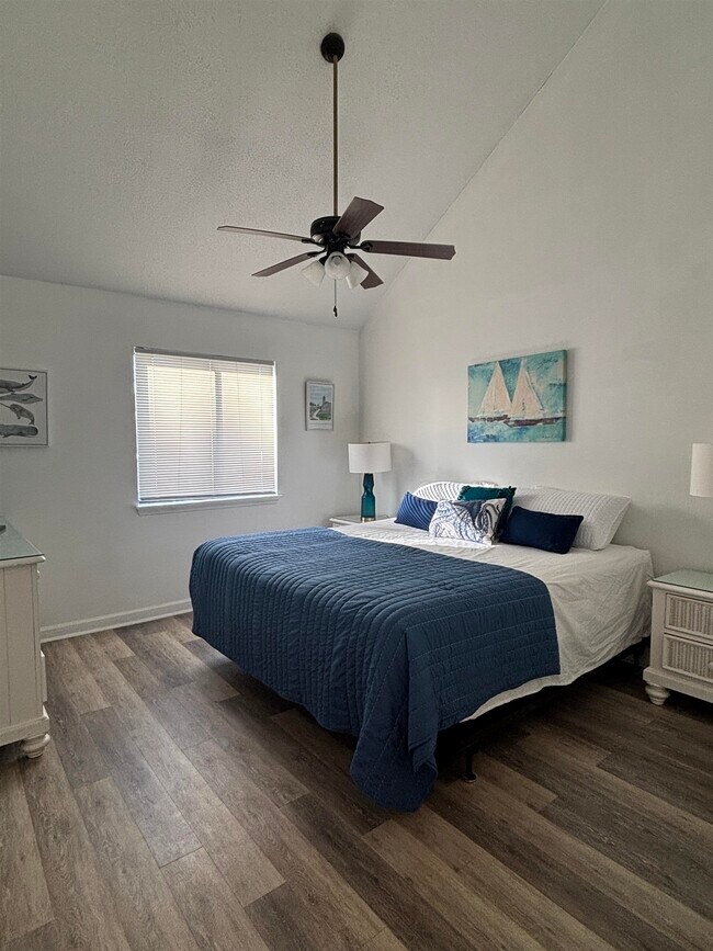 Building Photo - 3700 Golf Colony Ln