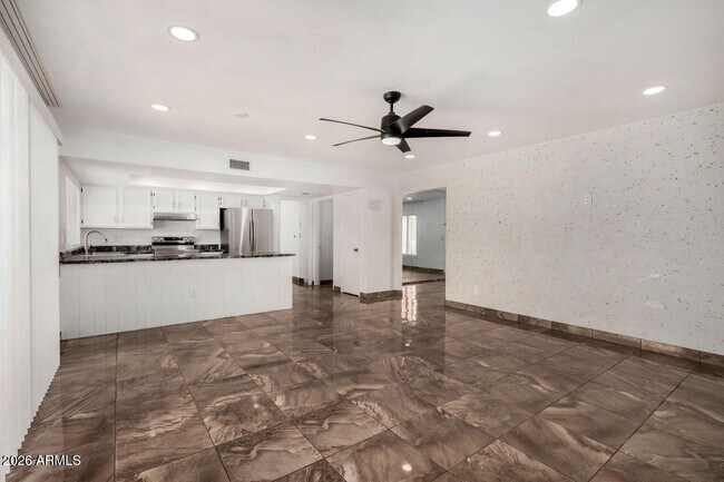 Building Photo - 4141 W Diana Ave