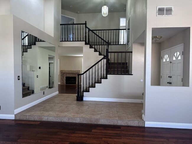 Building Photo - This is Living!!!