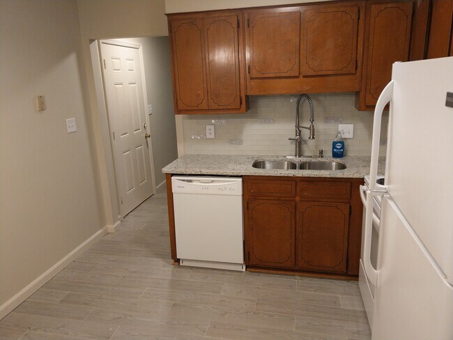 Building Photo - 2339 Walden Dr