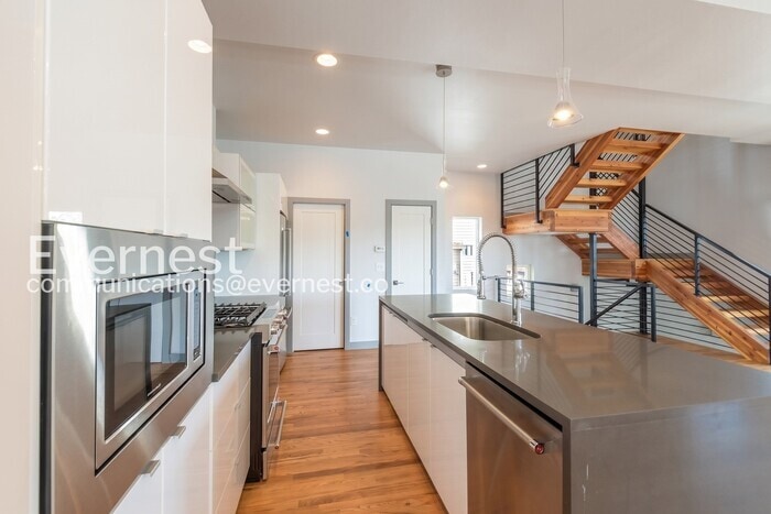 Building Photo - 1237 Tennyson St