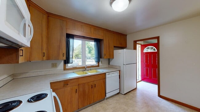 Building Photo - Great Duplex on Campus - Available August 1st