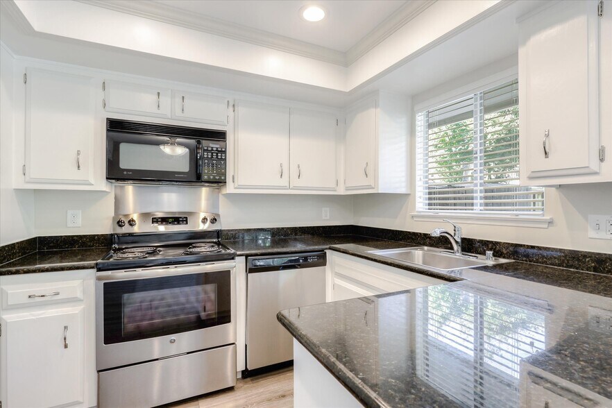 Building Photo - 66 Miramonte Dr