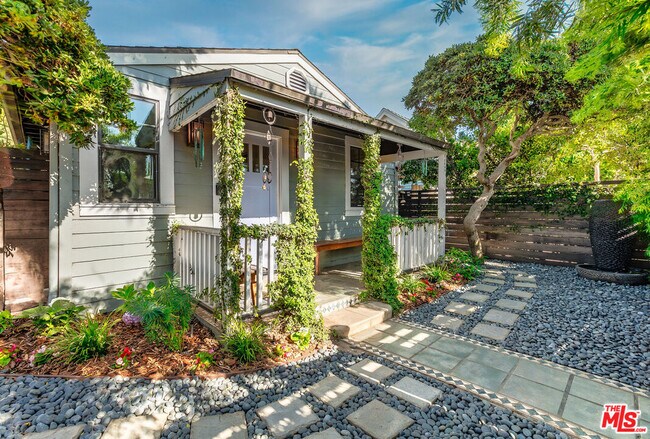 Primary Photo - 1014 Oakwood Ave