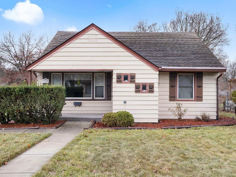 Building Photo - 2239 Ohio Pkwy