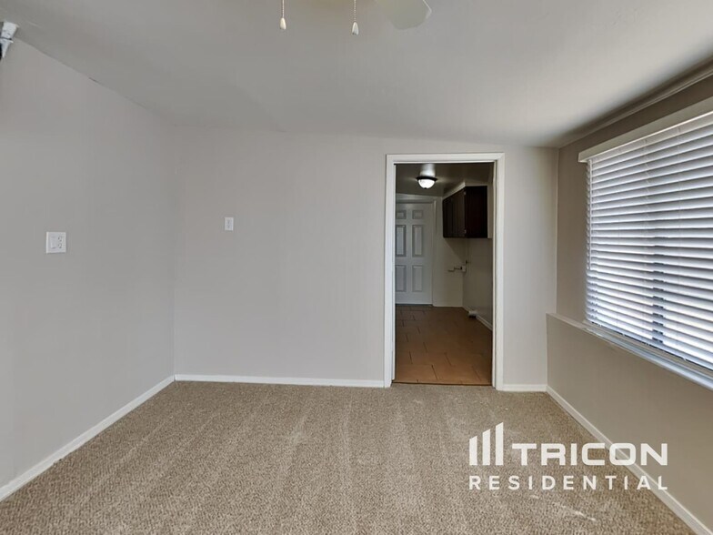 Building Photo - 14801 N 29th Dr