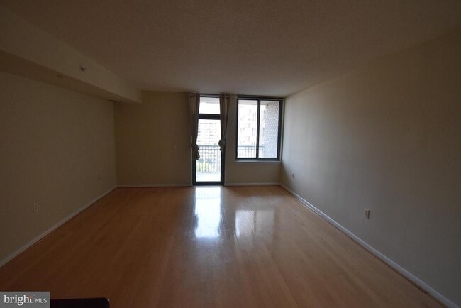 Building Photo - 851 N Glebe Rd