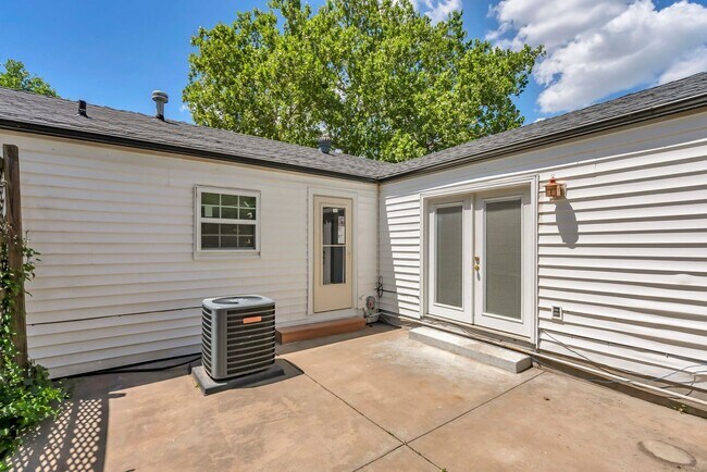 Building Photo - Updated 4 Bedroom 3 bathroom in Derby, KS