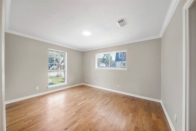 Building Photo - 16121 Singapore Ln