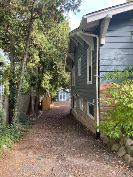 Building Photo - 1622 Pear St