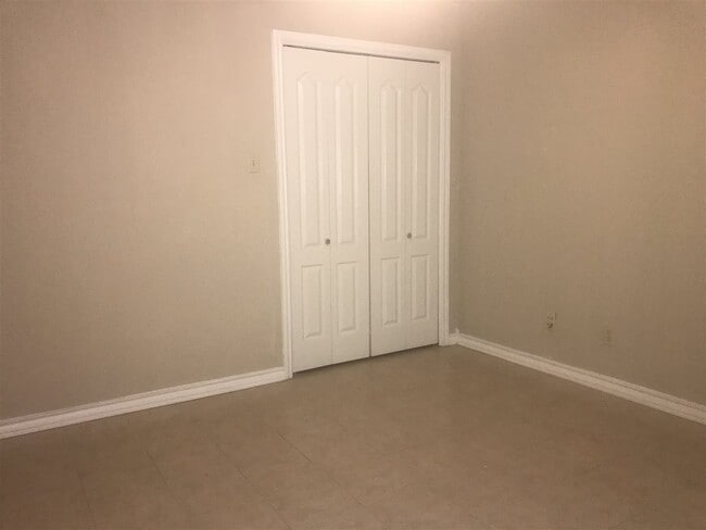 Building Photo - 411 Shiloh Dr