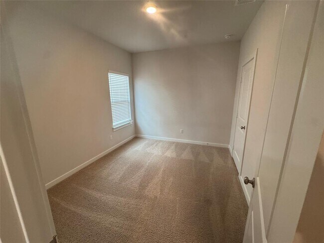 Building Photo - 108 Sorghum Dr