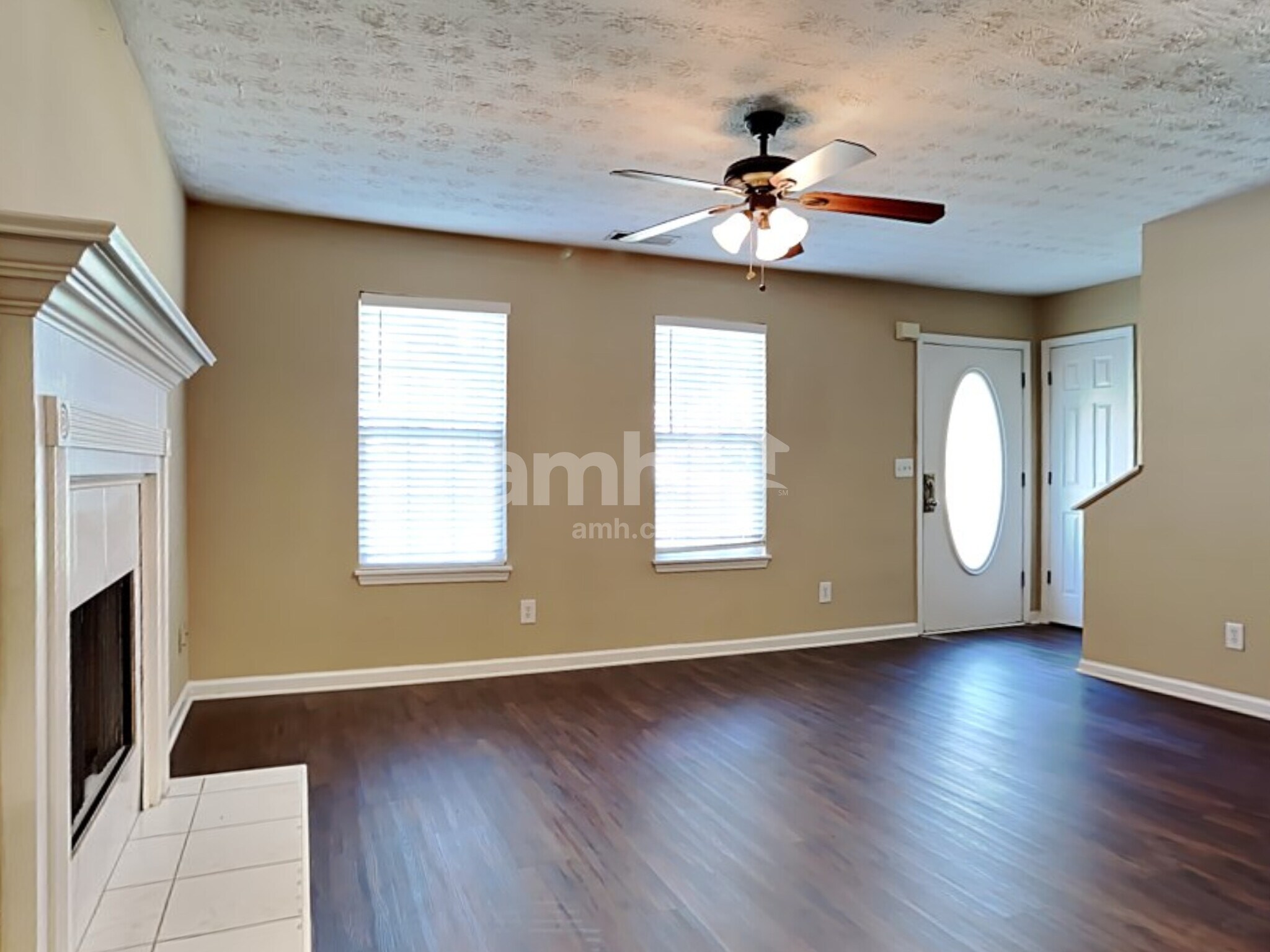 Building Photo - 685 Oxford Hall Dr SW