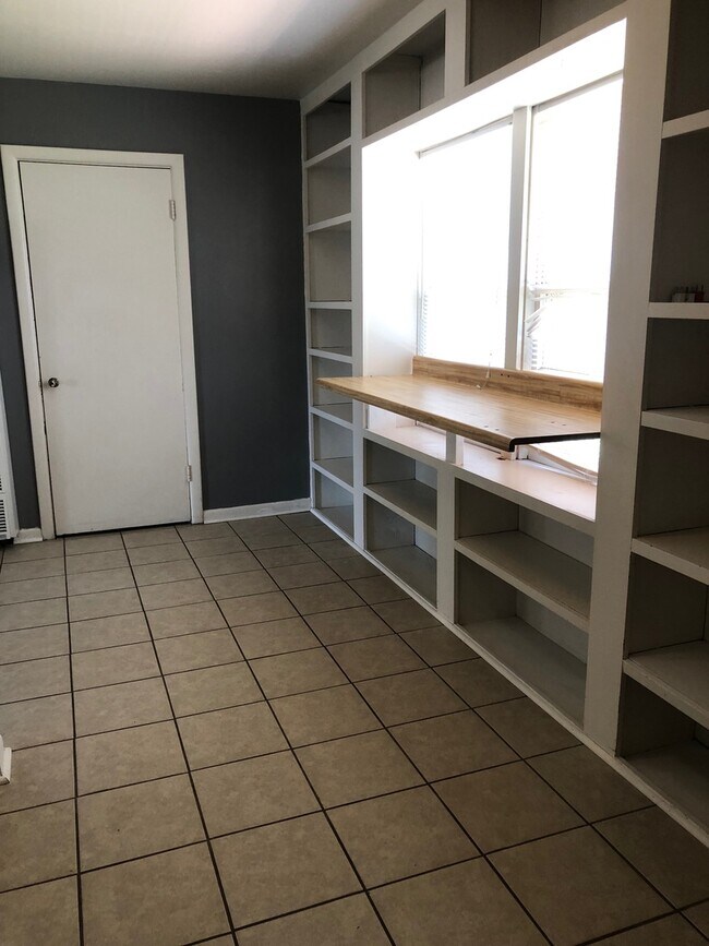 Building Photo - Located in Avondale!!! 3/1 Large Fenced Ba...
