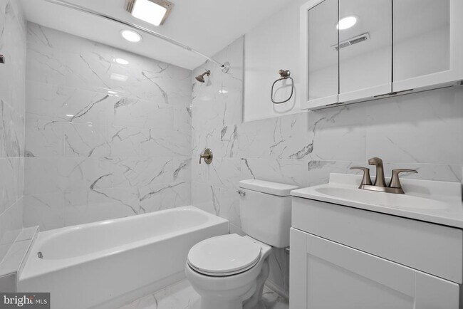 Building Photo - 807 N 42nd St