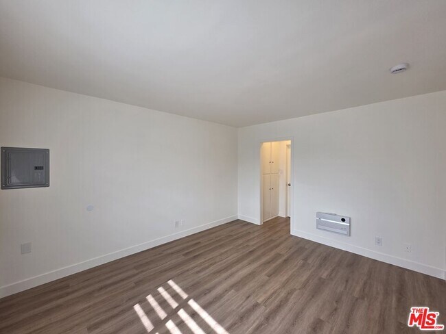 Building Photo - 2009 Carnegie Ln