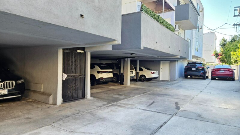 Building Photo - 545 Hayworth Ave